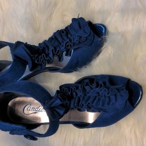 Candie's Coco ruffled heels, 7.5